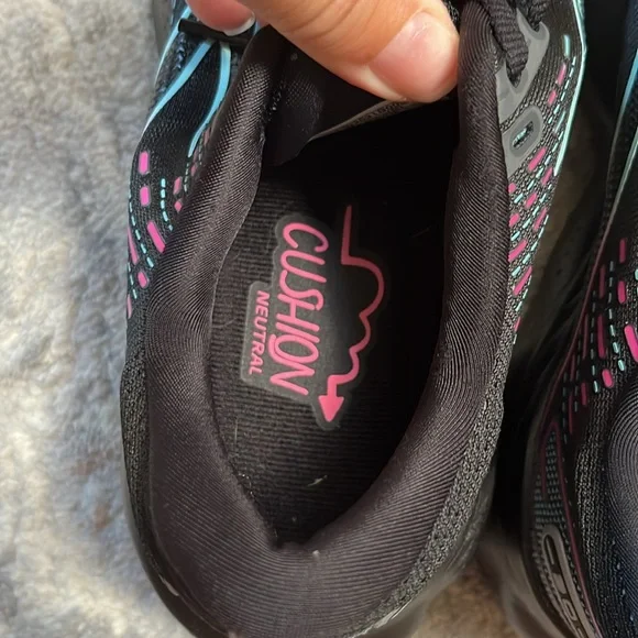 brooks sneakers - Picture 7 of 10